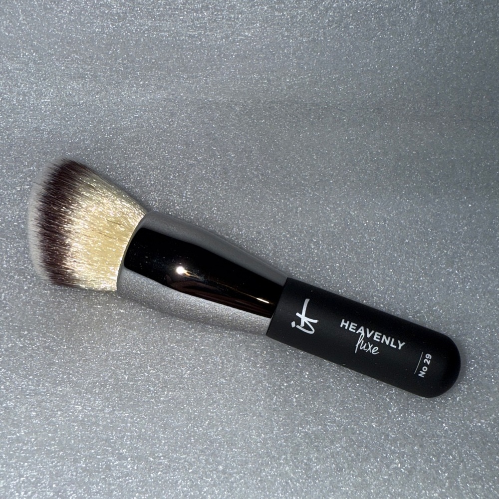 IT Cosmetics Heavenly Luxe Solid Serum foundation brush #29 | Brand New Unboxed